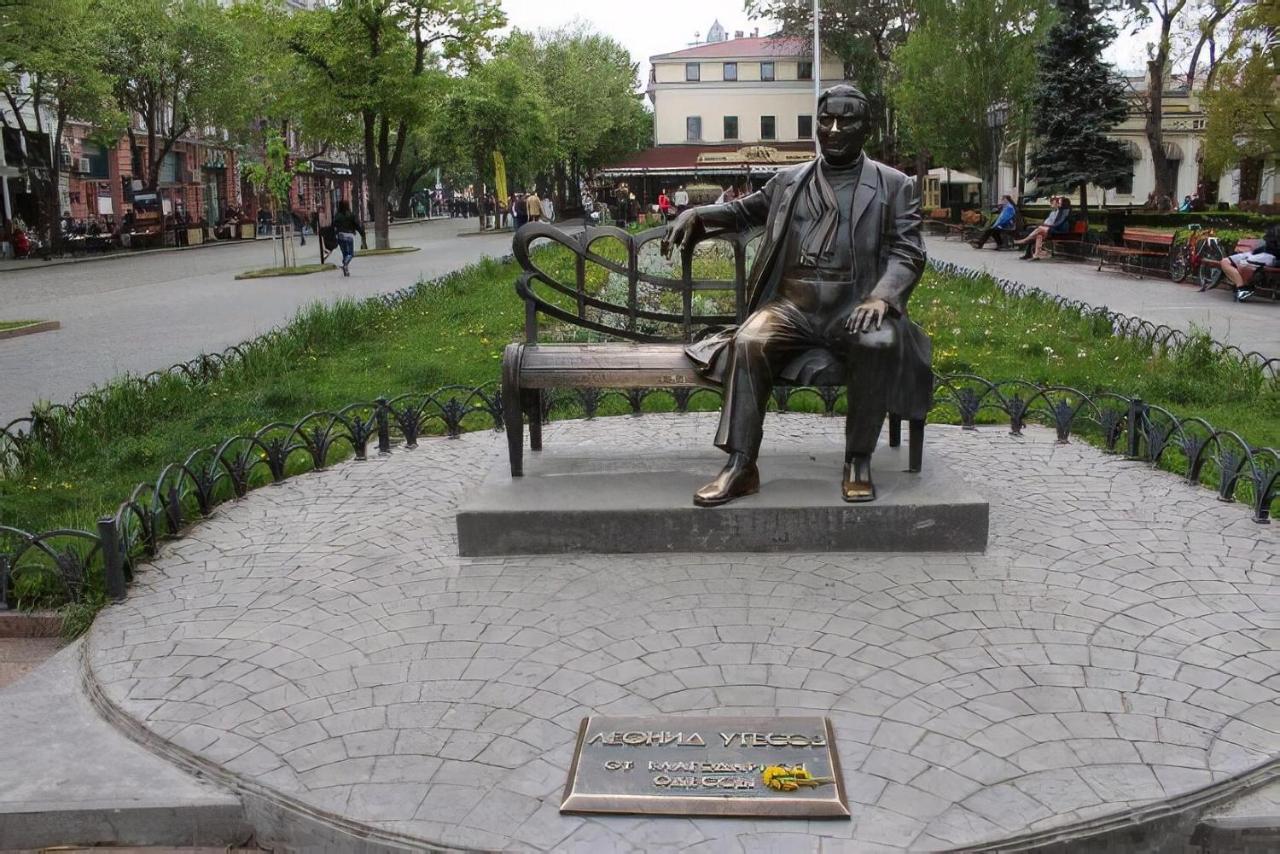 "Ваша Квартира" - У Самого Дерибаса! "Ваша Квартира" Біля Самого Дерибаса! Odessa Luaran gambar